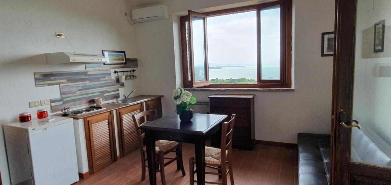 Poloturisticoumbria Rustico Con Piscina Vista Lago Passignano sul Trasimeno Bagian luar foto
